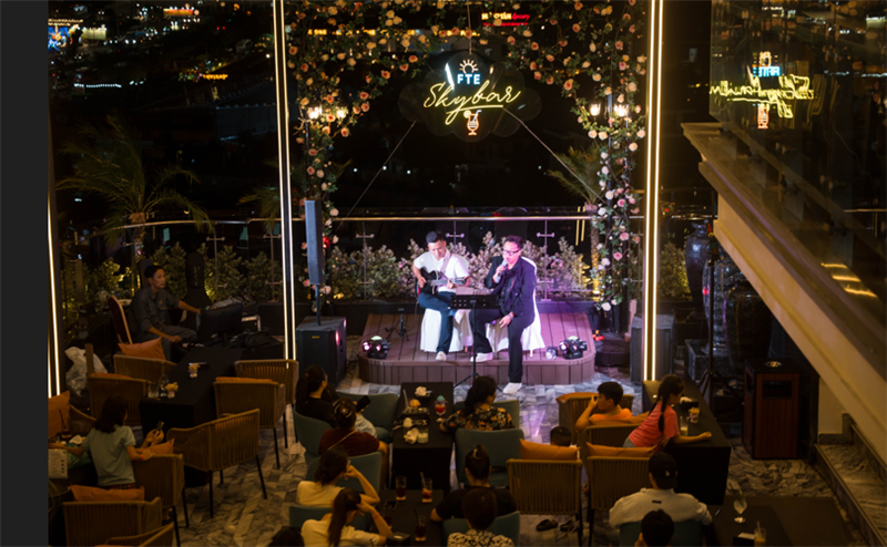 Địa điểm tổ chức minishow ngoài trời lý tưởng tại Hạ Long – FTE Ocean Sky Bar